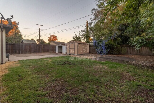 Building Photo - 476 Essex St
