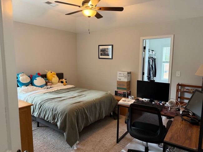 Building Photo - Wonderful Home in East Richland