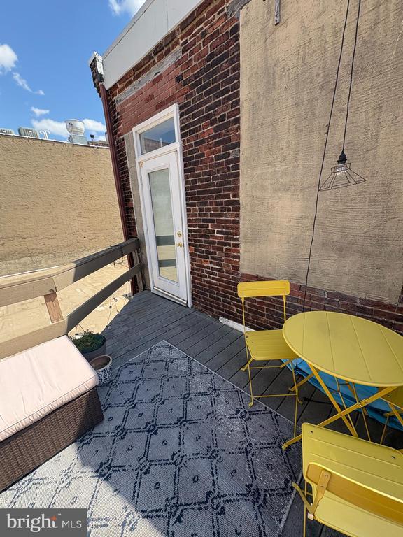 Building Photo - 725 Kater St