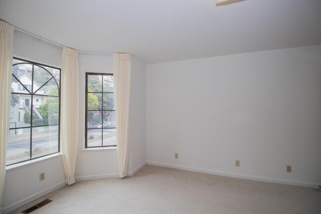 Building Photo - Spacious 3 Bed/2 Bath Flat with Stunning City Views | AMSI | Alexandr Metlinski