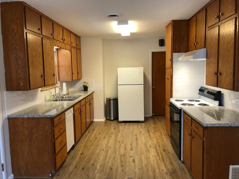 1033 Cole Kitchen - 1034 Elizabeth Ave