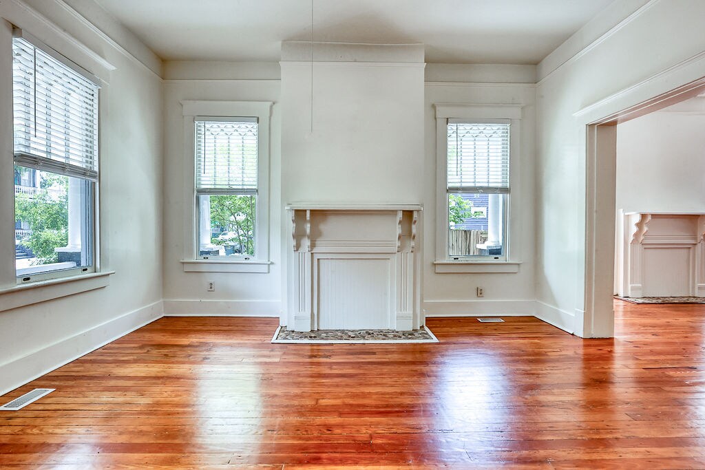 Building Photo - 301 W 32nd St