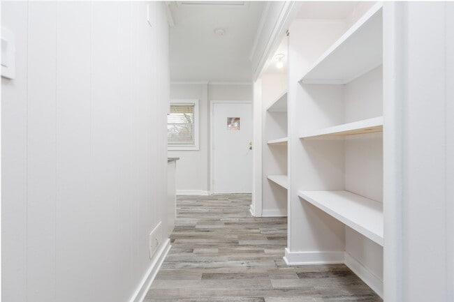 Building Photo - Spacious 2-Bed, 2-Bath Home with Basement – Prime Columbus Location!