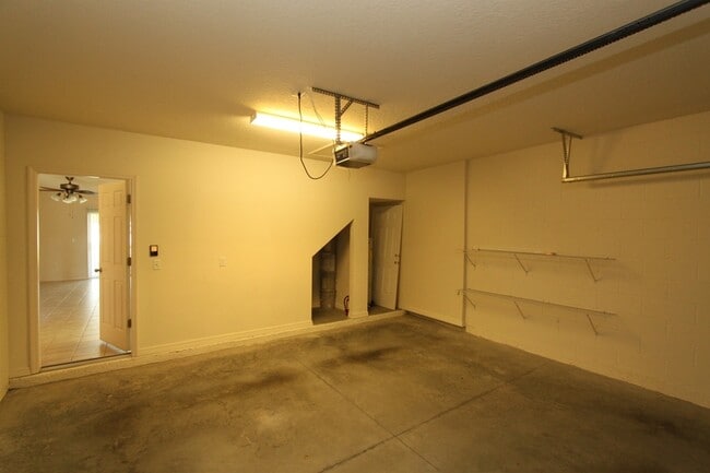 Building Photo - 1019 Wood Cv