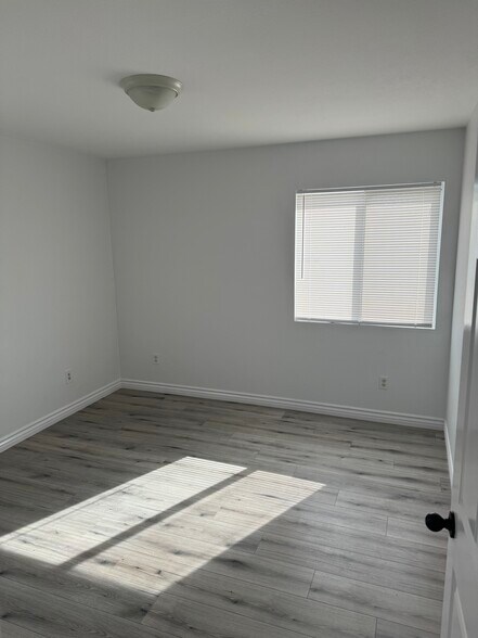 Building Photo - 1711 E 68th St