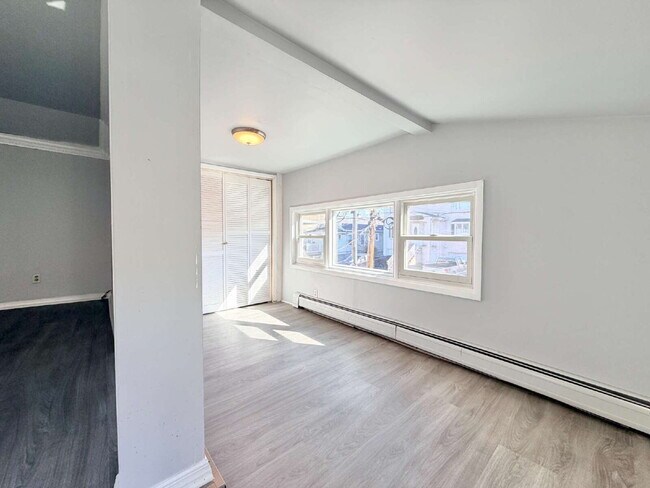 Building Photo - Move in ready, spacious, 4 bedroom, 3 bath single-family home available for rent in Hackensack, NJ.