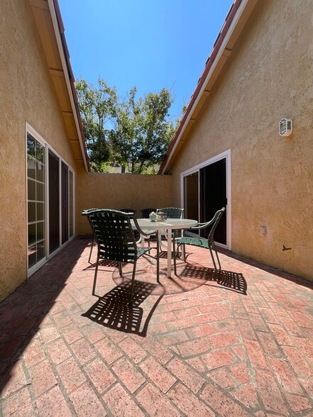 Building Photo - 7 Cypress Tree Ln