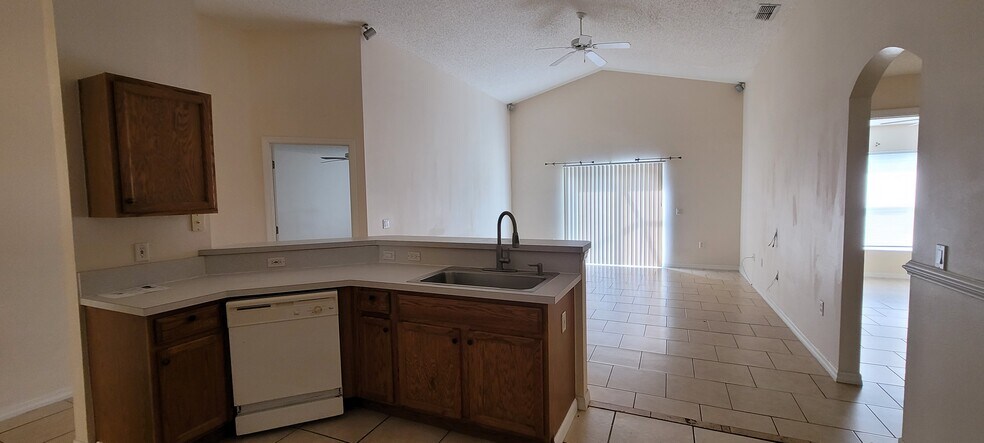 Building Photo - 268 Gala Cir