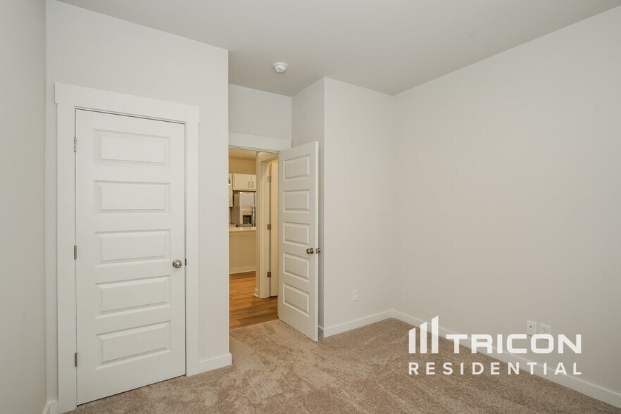 Building Photo - 6405 Lake Run Ct