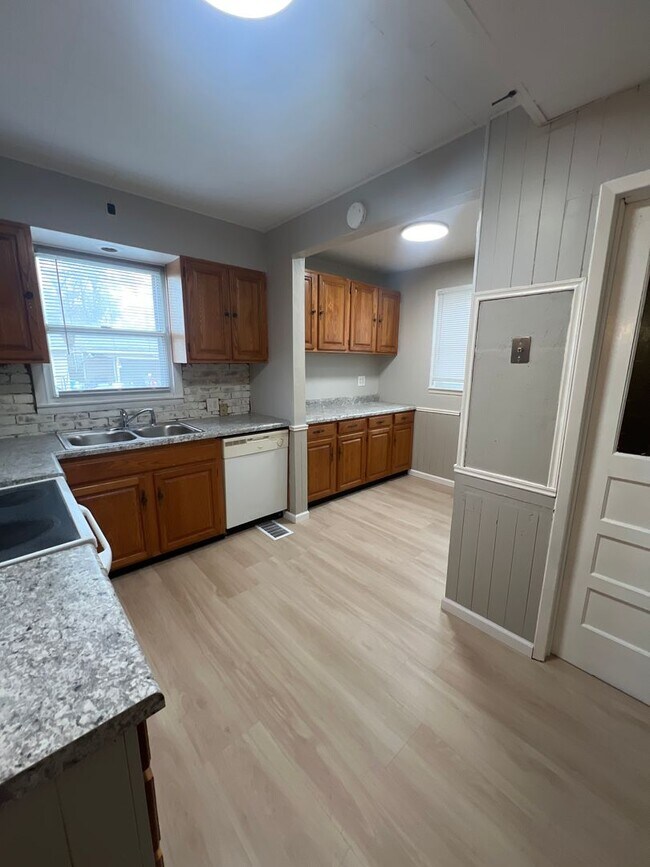 Building Photo - 1816-1818 E Watch Ave