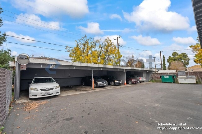 Building Photo - 523 Page St