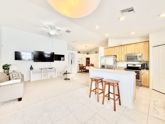 Building Photo - 854 Addison Dr NE