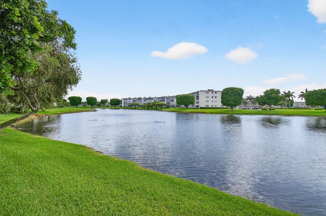 Building Photo - 2024 Hythe B