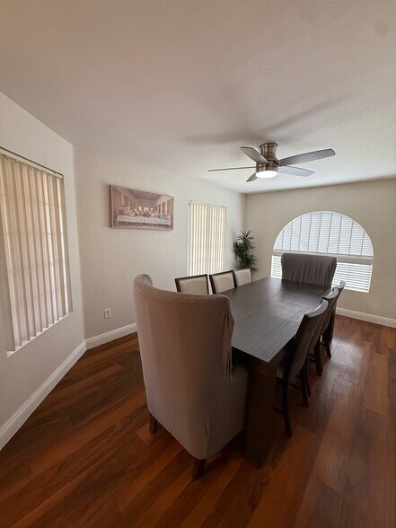 Building Photo - 8868 W Greer Ave