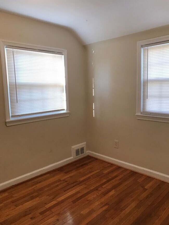 Building Photo - Gorgeous Cheverly Colonial With a Finished  Basement! 3 Beds and 1.5 Baths!