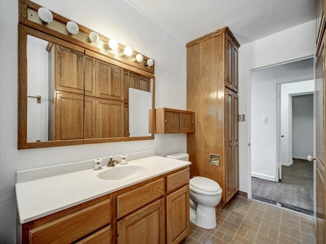 Building Photo - 328 21st Pl