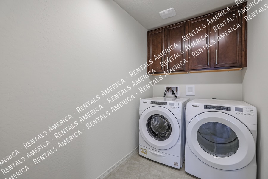 Building Photo - 5625 N 87th Dr