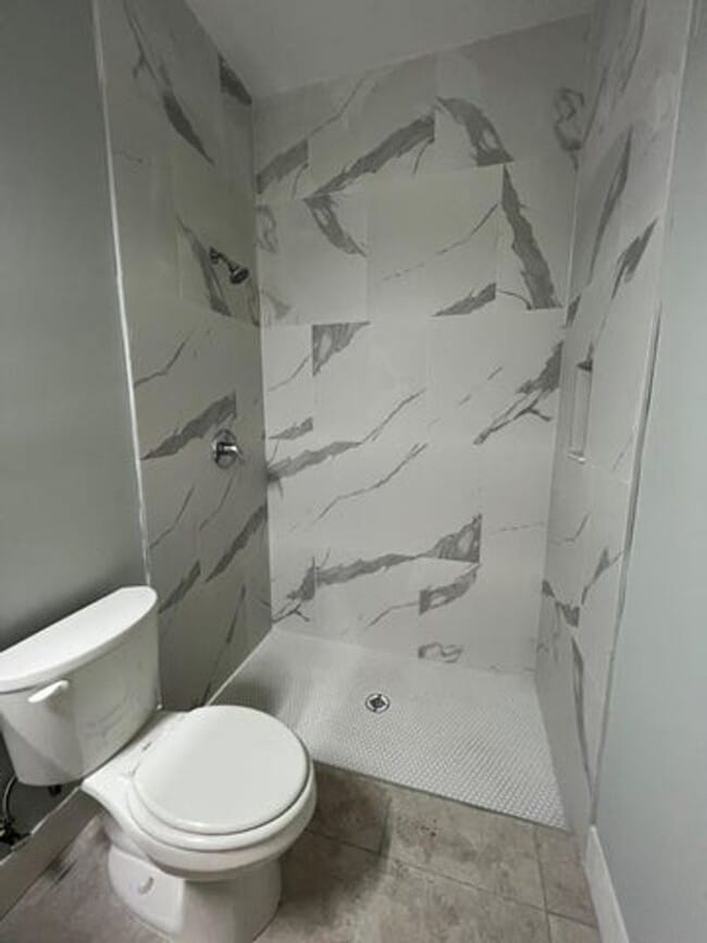 Building Photo - 227 N E St