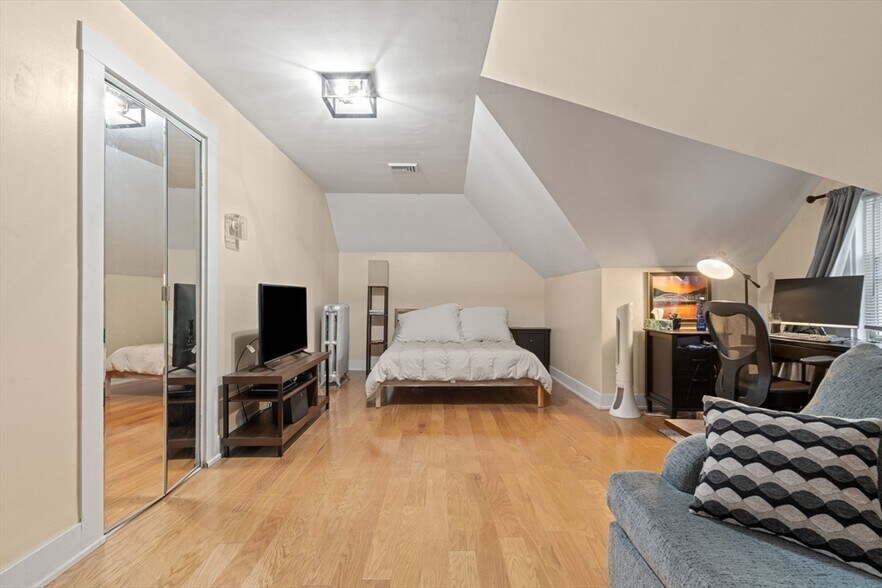 Building Photo - 21 Wenham St