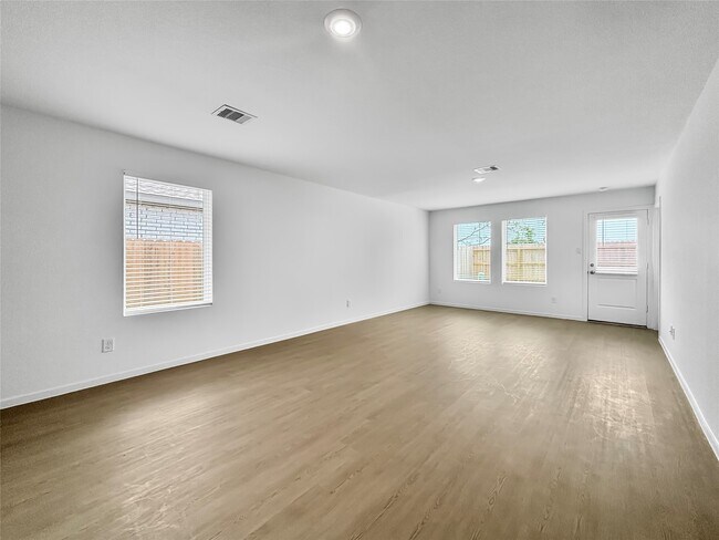 Building Photo - 5830 Starling Dr