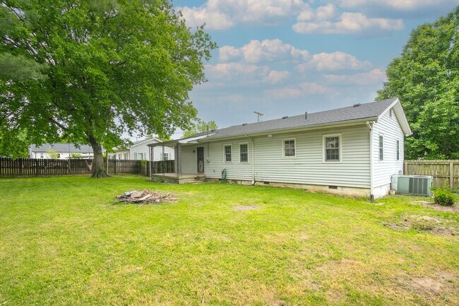 Building Photo - Lovely Home in Old Hickory