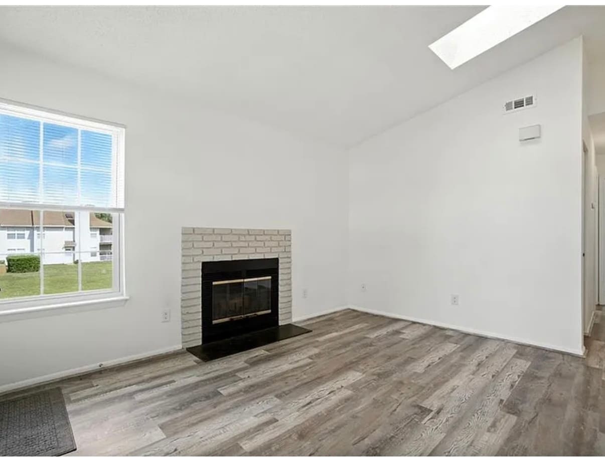 Building Photo - 607 Pylon Ct