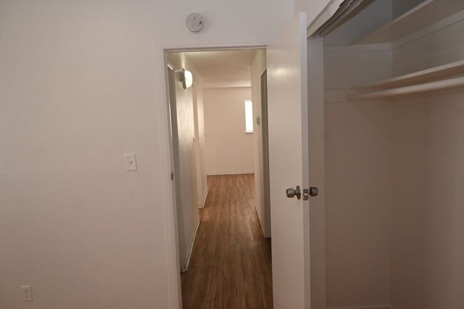 Building Photo - 2301 Stewart Ave #C C
