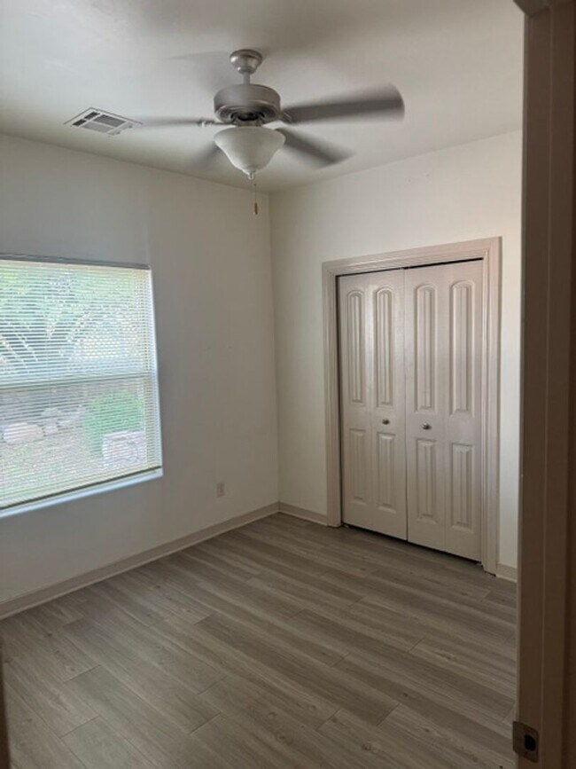 Building Photo - Three Bedroom, 2 Bath Home For Rent
