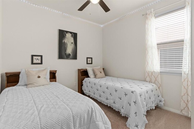 Building Photo - 117 Mackinac Ln