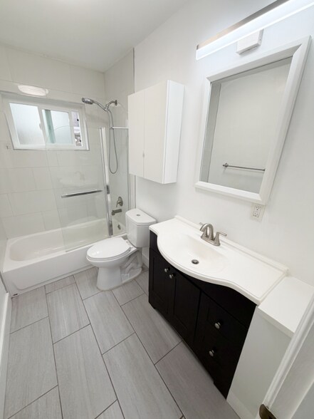 Building Photo - 1008 7th St