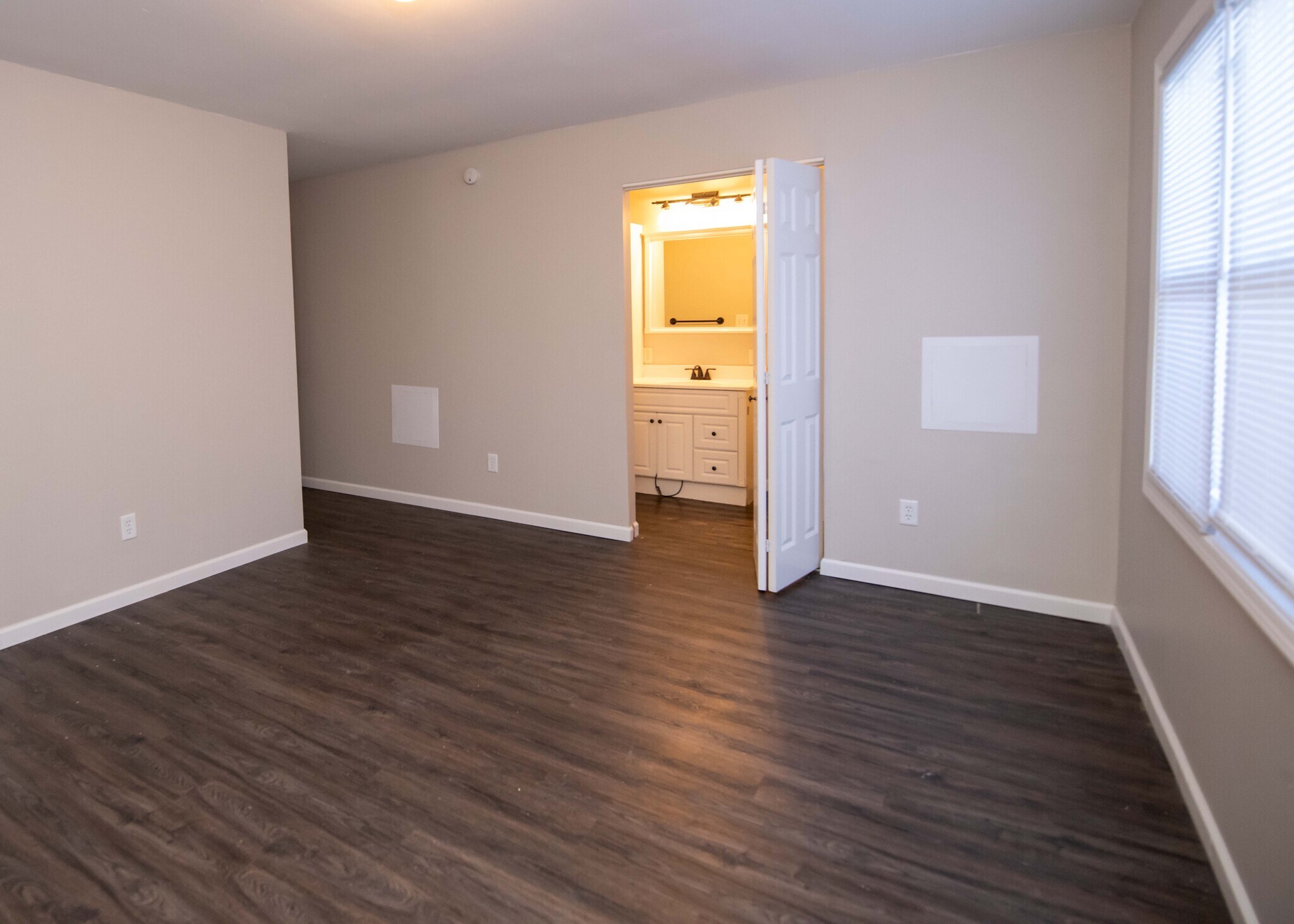 Building Photo - 130 Pierre Pl