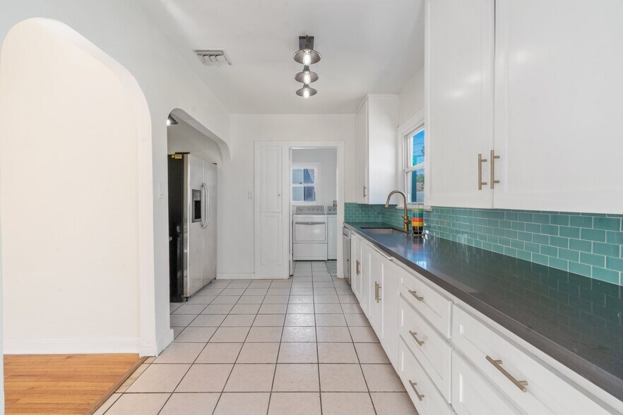 Building Photo - 5606 S Rimpau Blvd