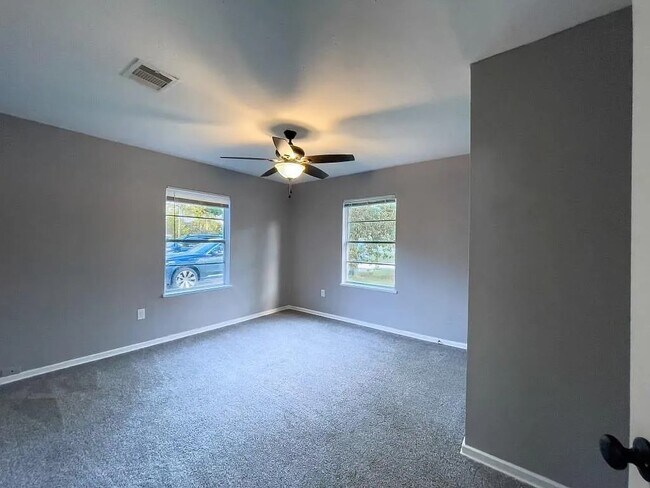 Building Photo - 5211 Myrtlewood St