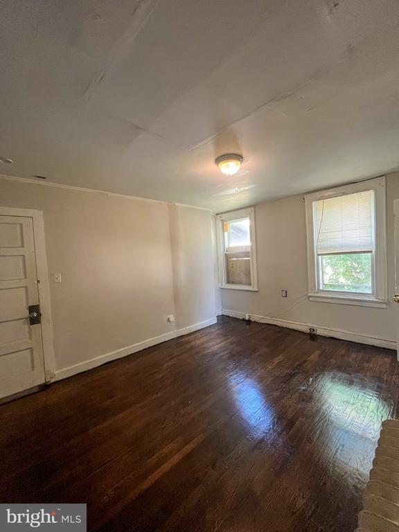 Building Photo - 208 Maple Ave