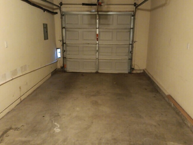 Building Photo - 3 Bedroom, 2.5 Bathroom Home! Schedule a Showing Soon!