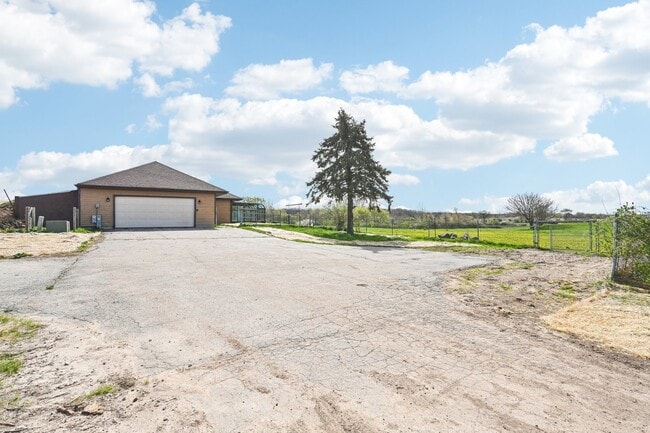 Building Photo - 1406 Busse Rd