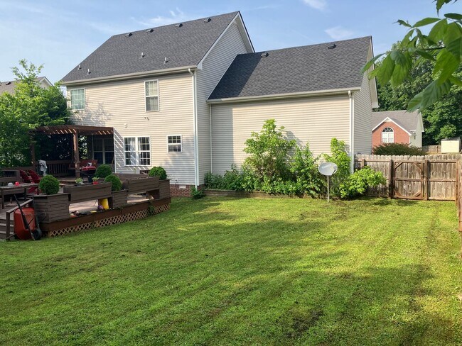 Building Photo - 625 Winding Bluff Way
