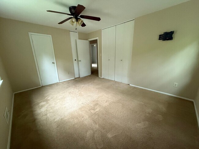 Building Photo - 4 Bedroom Colonial SFH - Reisterstown