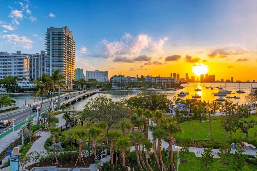 Building Photo - 1701 Sunset Harbour Dr