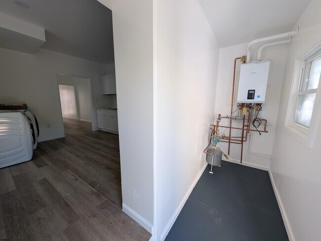 Building Photo - 1109 Adriatic Ave