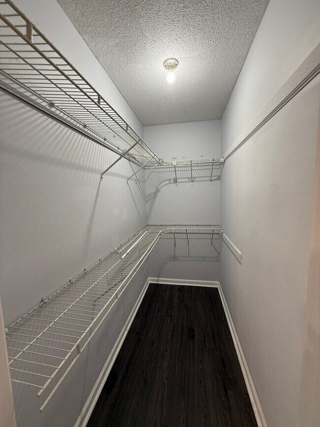 Building Photo - 205 Courtney Way