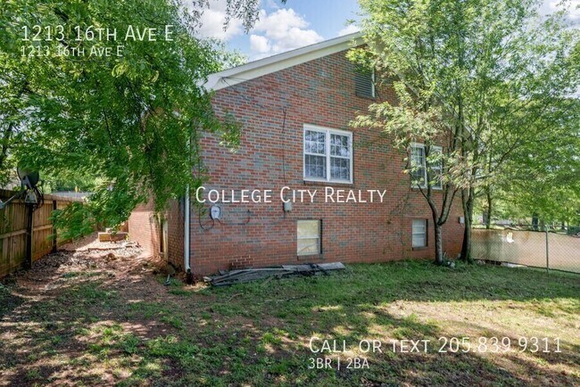 Building Photo - 1213 16th Ave E