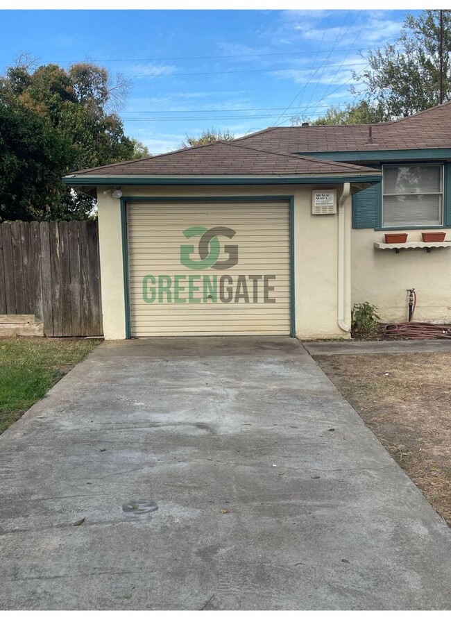 Building Photo - 3 BEDROOM 1 BATH HOME IN MODESTO!!