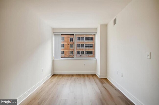 Building Photo - 800 4th St SW