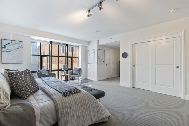 Building Photo - South Beach: Unfurnished 2-Story Condo nea...