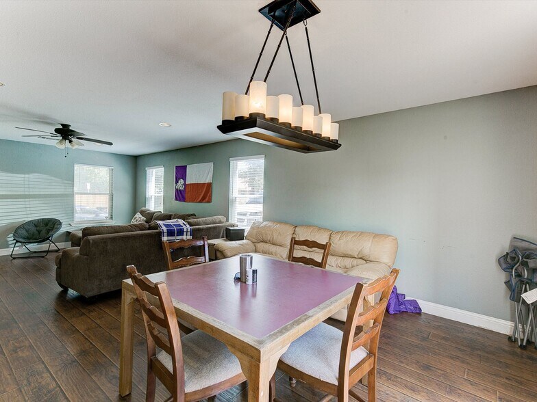 Building Photo - 2313 W Devitt St