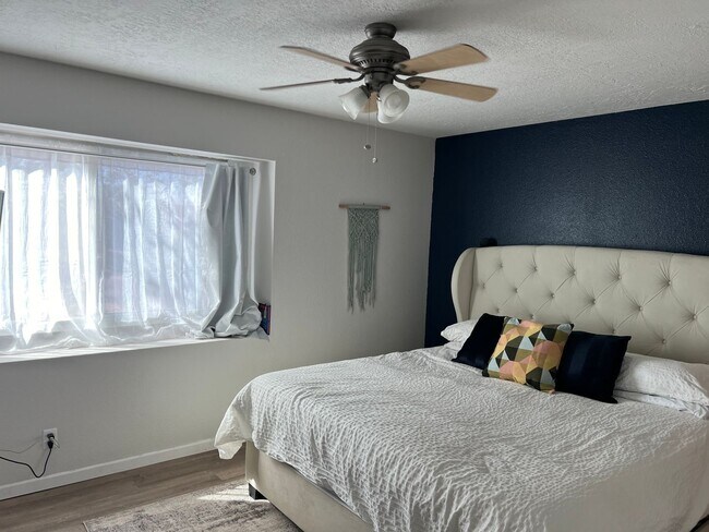 Building Photo - RIO RANCHO-VISTA HILLS