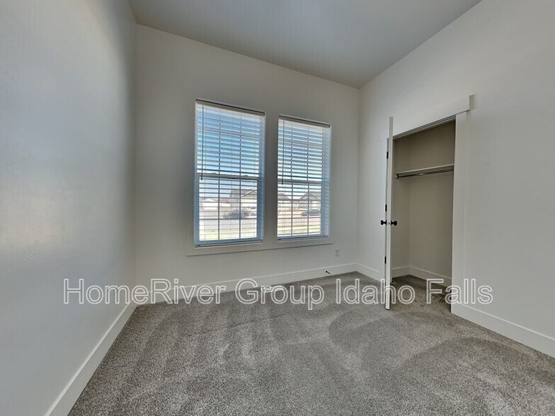 Building Photo - 3924 Ventura Ave