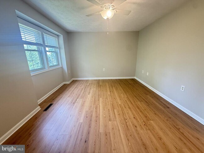 Building Photo - 824 Appleseed Ct