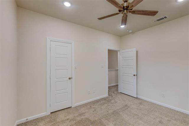 Building Photo - 16124 Doe Lk Dr
